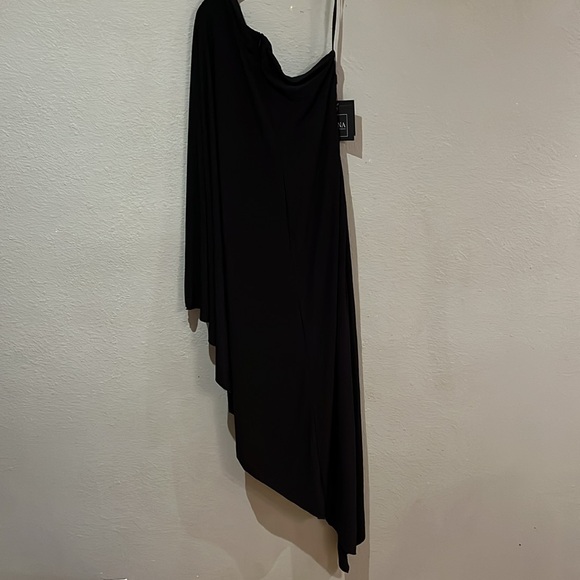 MAC DUGGAL
Black One Shoulder Asymmetrical Hem Flowy Dress NWT - Picture 8 of 12